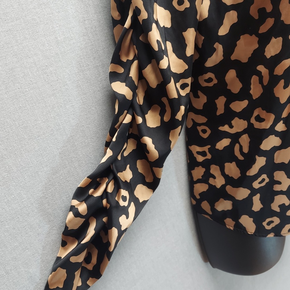Womens M Animal Print Blouse Mock Neck Ruched‎ Sleeve Top Structured Office Chic - Picture 6 of 16